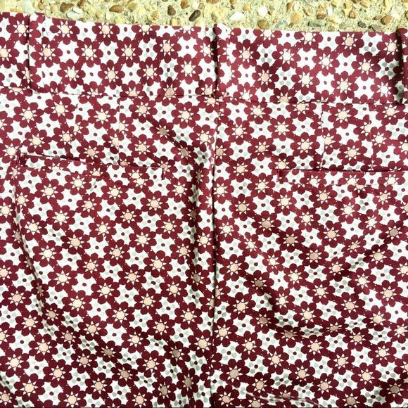 NWOT LOFT Julie Skinny Red Floral Retro Pants Size 4 - Picture 10 of 10